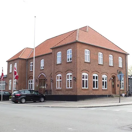 Cottages Hotel